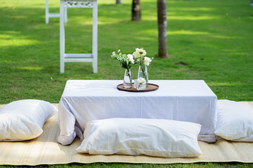 Fototapeta na wymiar White-themed tabletop decoration concept for weddings.