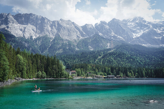 Blick vom Eibsee auf Zugspitze