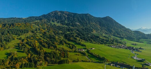 Herbstlicher Spätnachmittag bei Rettenberg im Oberallgäu am Fuß des Grünten

