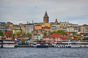 Obraz premium Scenic view of Galata tower across Bosphorus strait in Istanbul, Turkey