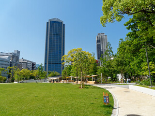 神戸三宮 市役所とリニューアルした東遊園地