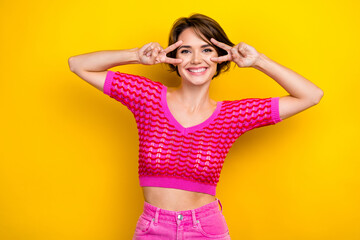 Obraz premium Portrait of adorable gorgeous lady wear stylish clothes hand near face v-sign enjoy holiday weekend isolated on yellow color background