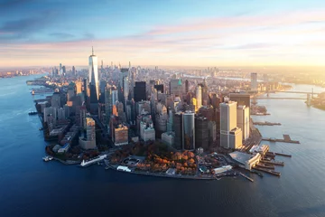 Foto op Plexiglas New York City panorama skyline at sunrise. Manhattan office buildings skysrcapers at the morning. New York City panoramatic shot. First sun beams lights up Manhattan of New York City. © dell