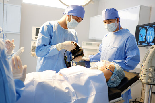 Doctors and assistants use defibrillators to save patients' lives.