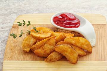 Fried rustic potato with tomato ketcup