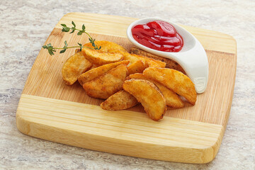 Fried rustic potato with tomato ketcup