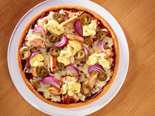  Pizza mit roten Zwiebeln Rindfleisch und Peperoni