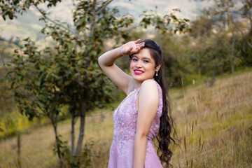Naklejka na ściany i meble Hermosa chica sonriente con un vestido en el campo ,estilo de vida,paisajes,salud,paz mental