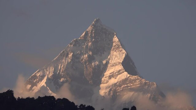 Machapuchare fishtail mountain close up at sunset clear sky
Sunset long shot from Nepal, 2023
