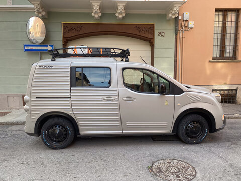Fourgonnette Wildcamp sports adventure retro vintage car suv