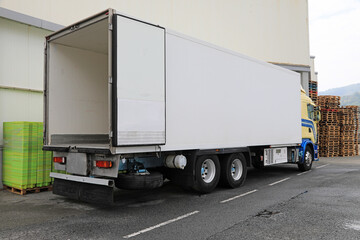 camión frigorífico termo blanco transporte alimentación pescado marisco carne 4M0A8968-as23