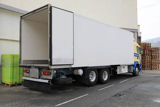 cami&oacute;n frigor&iacute;fico termo blanco transporte alimentaci&oacute;n pescado marisco carne 4M0A8968-as23