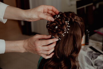 Naklejka premium Hairstyle for a wedding or children's close-up