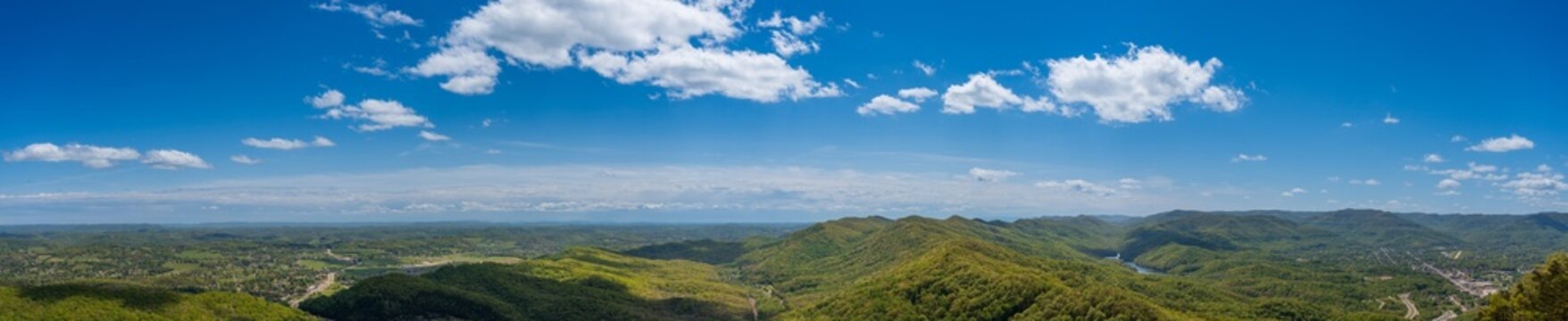 Cumberland Gap through Cumberland Mountains, within Appalachian Mountains. Tripoint of Kentucky, Virginia, and Tennessee. Cumberland Gap National Historical Park. Pinnacle Overlook at key passageway. 
