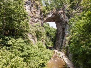 Foto op Aluminium Natural bridge in the Virginia state reserve. Natural Bridge State Park. A work of nature that attracts tourists. © kosoff