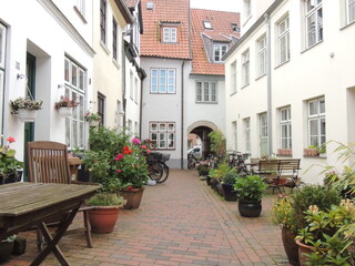 Fototapeta na wymiar Charming courtyard - Lübeck - Germany