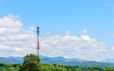 Obraz premium Telecommunication tower in boondocks remote area with forest and mountain background for telecommunication infrastructure concept.