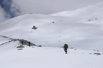 Photo sur Plexiglas Manaslu Hikers on the Himalaya during Manaslu circuit Trekking in Nepal.