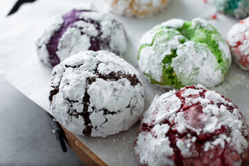 A view of several crinkle cookies.