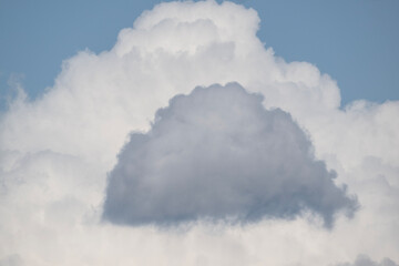 Obraz premium unusual clouds with different densities of different colors in one place