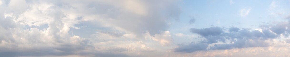 Fototapeta na wymiar Scenic view of the sky with clouds