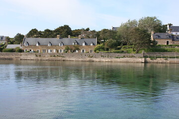 Longère le long de la Ria au Conquet, pays de Brest (Bretagne, Finistère, France)