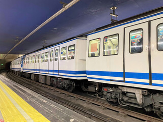Obraz premium Subway car with passengers entering a tunnel, transport concept