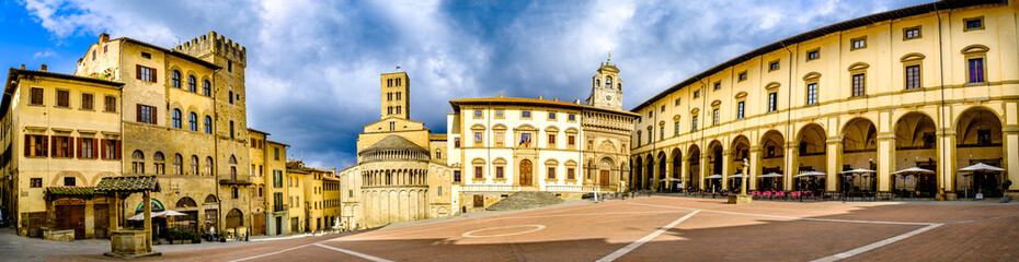 Fototapeta na wymiar old town of Arezzo in Italy