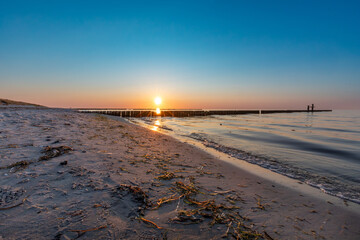 Sonnenuntergang am Strand an der Ostsee in Zingst.
