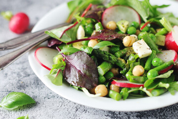 Green salad with asparagus and radish
