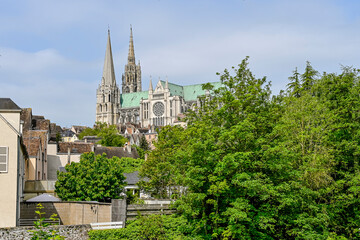 Chartres, Kathedrale, Notre-Dame, Altstadt, Altstadthäuser, Kirchenfenster, Fluss, Eure, Sommer, Frankreich - obrazy, fototapety, plakaty