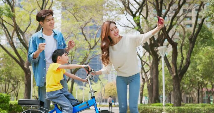 parents educate child biking fun