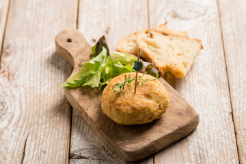 vegetarian hamburger with green salad and sliced bread