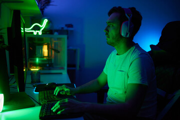 Player looking at his computer screen, contemplating his next move in an online video game.