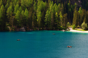 Fototapeta na wymiar Lago di Braies. Lake Braies (Lago di Braies) in Dolomites Mountains. Boats on the Braies Lake ( Pragser Wildsee ) in Dolomites mountains, Sudtirol, Italy, Europe. Beautiful lake in the italian alps.