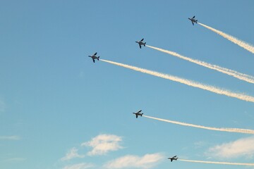 ブルーインパルスのアクロバット飛行