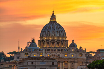 Fototapeta na wymiar St peter's basilica at sunset in Rome, Vatican