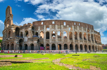 Fototapeta na wymiar Colosseum on sunny day in Rome. Italy 