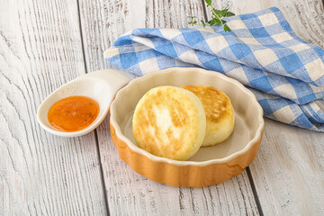 Baked cheesecakes with fruit jam