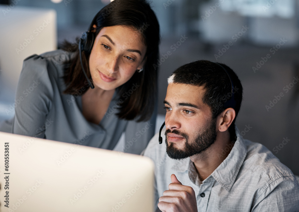 Poster call center, team leader and computer for customer service, training of software and crm in office. 