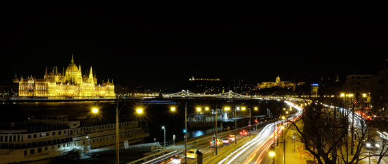 Fototapeta na wymiar Budapest di notte