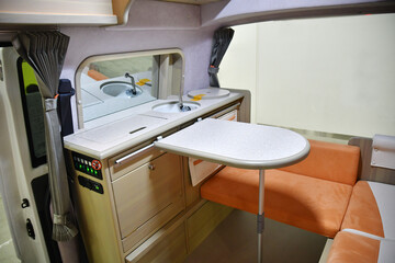 キャンピングカーの室内