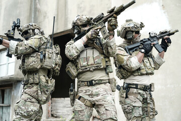 Military Soldiers Storming the Enemy Building - obrazy, fototapety, plakaty