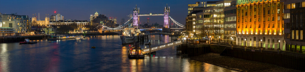 Fototapeta na wymiar Europe, UK, England, London, Tower Bridge panorama dusk
