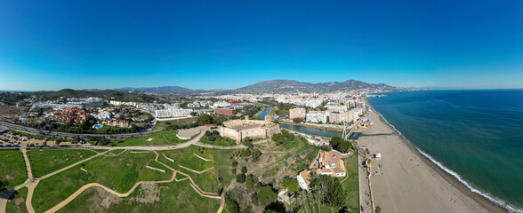 vista aérea de la playa del Ejido en la costa de Fuengirola provincia de Málaga, Andalucía