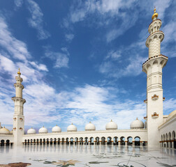 Fototapeta na wymiar Sheikh Zayed Grand Mosque in Abu Dhabi, UAE,
