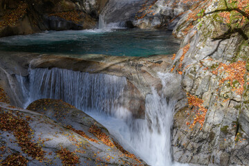 西沢渓谷の三重の滝