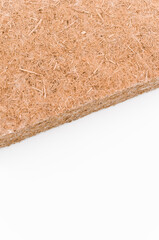 immagine primo piano di blocchi in fibre di legno per isolamento termico coibentazione di pareti e superfici di edifici, su superficie bianca, vista dall'alto