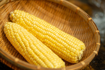 新鮮なトウモロコシ