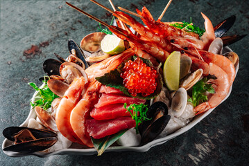 Set Mixed Seafood on ice in plate